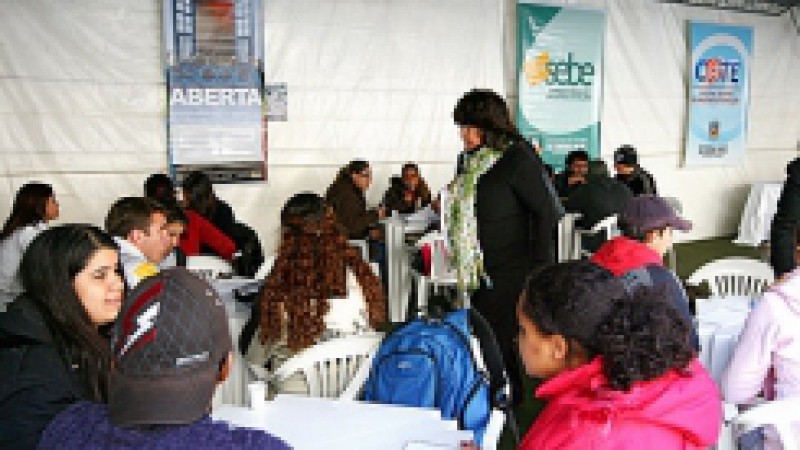 As escolas estaduais vêm intensificando trabalhos de prevenção à violência por meio de ações orientadas pela Divisão de Saúde Escolar da Secretaria da Educação. A metodologia, aplicada há três anos, consiste na identificação na sala de aula de atos que