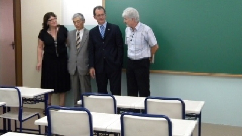 A Escola Estadual de Ensino Fundamental Vera Cruz, no bairro Glória, em Porto Alegre, inaugurou, na terça-feira (13), três salas de aula e uma sala de professores doados pelo Governo do Japão. Com a obra, no valor de R$ 166 mil, a instituição poderá