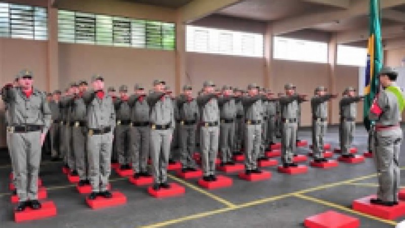 Foi realizada na ter&ccedil;a-feira (6) a formatura do curso de habilita&ccedil;&atilde;o para soldado bombeiro tempor&aacute;rio da Brigada Militar, que ir&aacute; atuar no&nbsp;5&ordm; Comando Regional de Bombeiros, em Caxias do Sul. A solenidade contou com a presen&ccedil;a de diversas autoridades