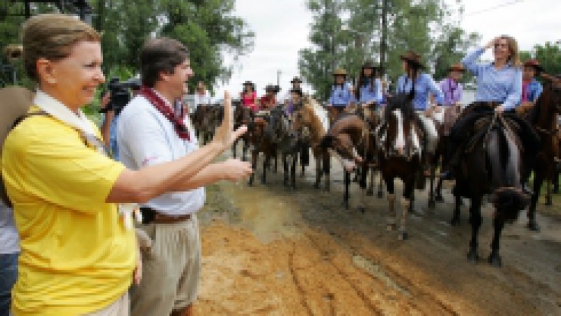 A Coordenadoria Estadual da Mulher, ligada ao Gabinete da Governadora, realiza, nesta segunda-feira (08), Dia Internacional da Mulher, uma cavalgada feminina, que integra a programação preparada para todo o mês de março em homenagem à data. Contando com