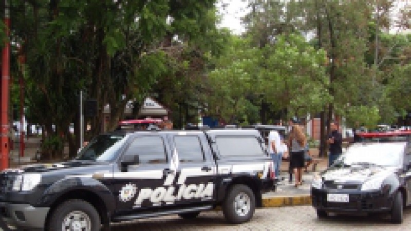 A Polícia Civil de Bagé recebeu na tarde desta terça-feira (23) uma viatura para reforçar as atividades. O veículo - uma caminhonete Ranger, equipada com xadrez, holofote, tração 4X4 - deverá ser destinado para a Delegacia de Pronto Atendimento. O