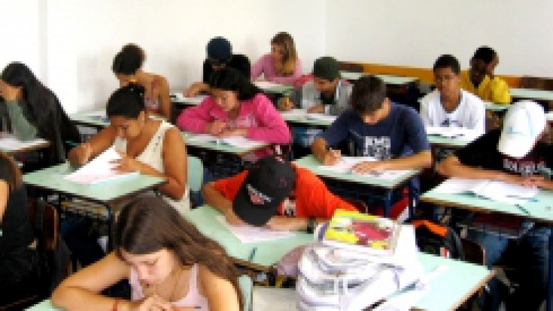 O Sistema de Avaliação do Rendimento Escolar do Rio Grande do Sul (Saers) está traçando um diagnóstico da aprendizagem dos estudantes gaúchos. Criado em 2007, a partir de decreto do governo do Estado, o Saers já avaliou milhares de alunos das 2,6 mil