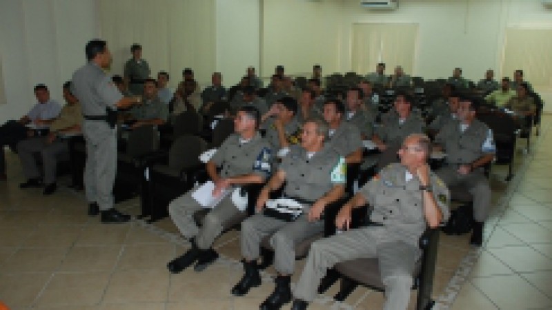 Na manhã desta quinta-feira (4), o subcomandante-geral, cel Jones Calixtrato Barreto dos Santos discutiu com oficiais do Estado Maior e de todos os Comandos Regionais de Policiamento Ostensivo da Brigada Militar o Projeto Polícia Cidadã, que será