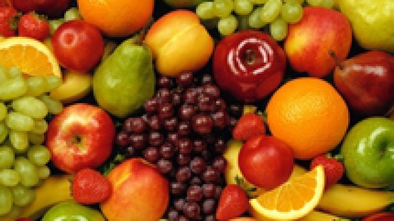 Férias são sinônimo de descanso, mas isso não significa descuidar da saúde. Nesta época, a tendência é consumir alimentos mais leves e perecíveis, que precisam de mais cuidados na hora da preparação e do armazenamento. Além disso, é necessário estar