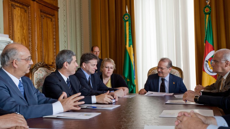 Governador Tarso Genro em audiência com Manitowoc Crane Group Guindastes