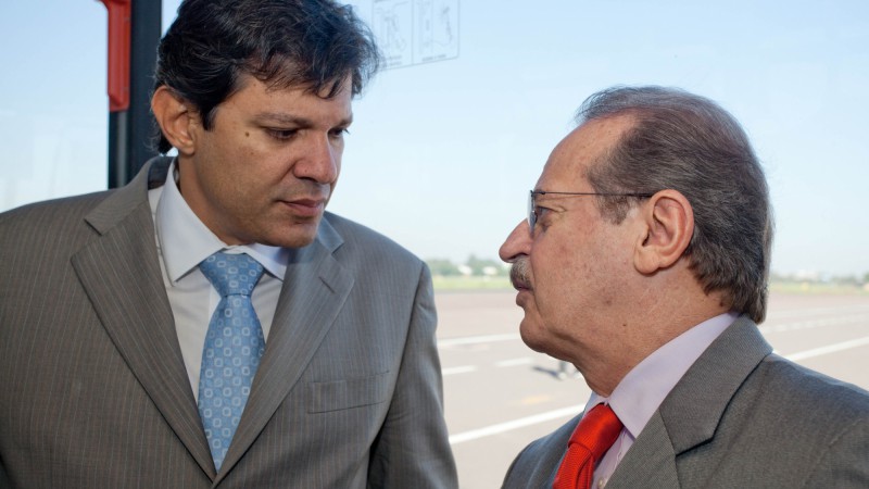 Governador Tarso Genro recebe Fernando Haddad, Ministro da Educa&ccedil;&atilde;o, no Aeroporto Salgado Filho