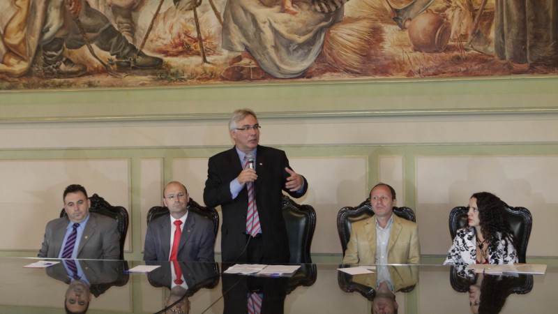 Lançamento da campnha de trânsito para a páscoa fala do Vice-Governador Beto Grill.Na mesa esq/dir Jaime Lobo - CETRAN, Dep.estadual PSB Miki Breier presidente da frente parlamentar est. de defesa do trânsito,José Luis Cenci pref. Fazenda Villano e