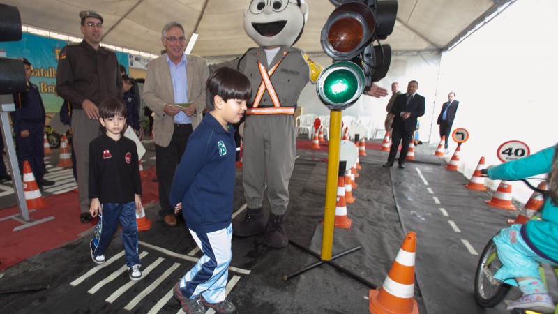 Campanha  tr&acirc;nsito seguro e educa&ccedil;&atilde;o para o tr&acirc;nsito nas escolas vice-governador Beto Grill participa de aula infantil no projeto em pelotas