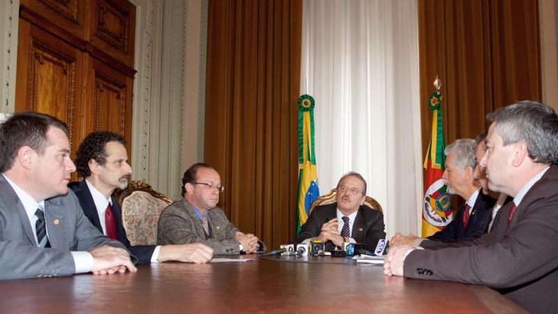 Governador Tarso Genro durante anúncio do novo modelo de financiamento do metrô de Porto Alegre