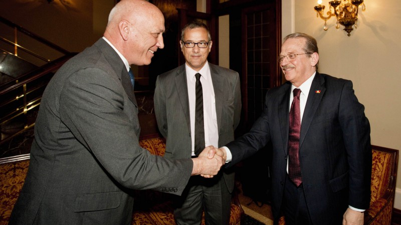 Governador Tarso Genro &eacute; recebido pelo Governador eleito da Prov&iacute;ncia de Santa F&eacute; Antonio Bonfatti