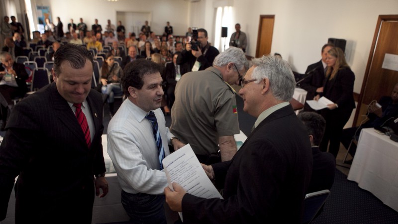 19.10.11: Presidente da Associação Gaúcha Municipalista (AGM) José Odair Scorsatto, Secretário do Trabalho e Emprego de Porto Alegre Pompeo de Mattos e vice-governador Beto Grill na abertura da 1ª Jornada Municipalista de Desenvolvimento Local