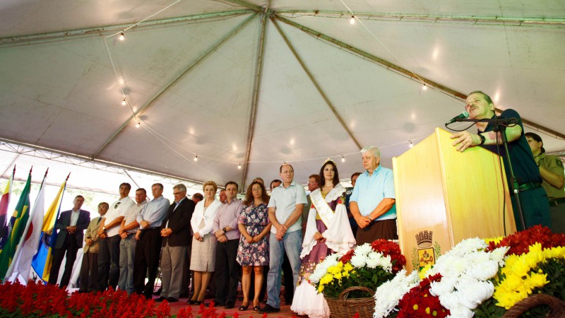 Governador Tarso Genro visita a 6ª Feira das Flores em Ivoti