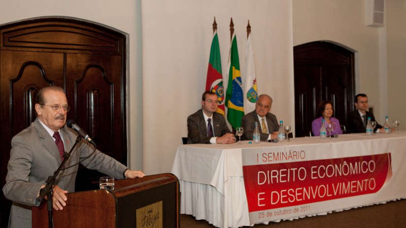 Governador Tarso Genro durante abertura oficial do Seminário Direito Econômico e Desenvolvimento