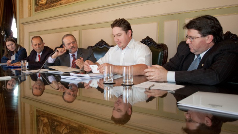 Governador Tarso Genro durante audiência com representantes da Federação dos Trabalhadores na Agricultura Familiar da Região Sul - FETRAF-SUL