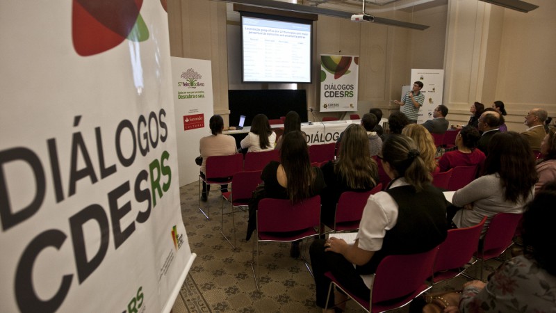 1ª atividade do ciclo Desenvolvimento rural: o campo que queremos, organizado pela Câmara Temática Economias do Campo. Com a palavra, o técnica da FEE Marcos Wink.