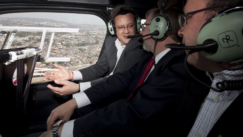 O Secret&aacute;rio de infraestrutura Beto Albuquerque, acompanhado pelo presidente da C&acirc;mara dos Deputados, Marco Maia e do Presidente da Asssembl&eacute;ia Legislativa, Ad&atilde;o Villaverde visitoriam a Br.448-Rodovia do Parque- at&eacute; o Prologamento na RS-240 em Port&atilde;o.
