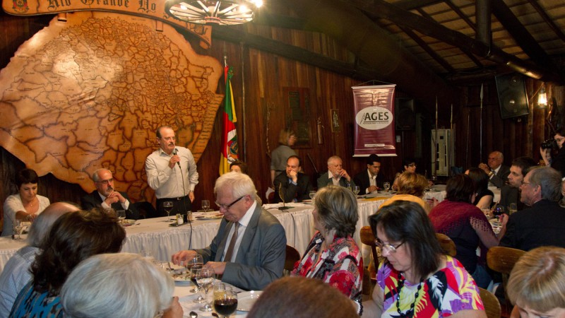 Governador Tarso Genro durante jantar alusivo aos 30 Anos da Associação Gaúcha de Escritores no Palácio Piratini