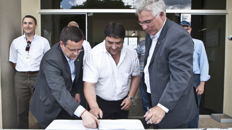 12.12.11: Vice-governador Beto Grill, o Secret&aacute;rio de Infraestrutura e Log&iacute;stica Beto Albuquerque e o Diretor do Grupo CEEE S&eacute;rgio Dias inauguram a duplica&ccedil;&atilde;o da subesta&ccedil;&atilde;o Camaqu&atilde;.