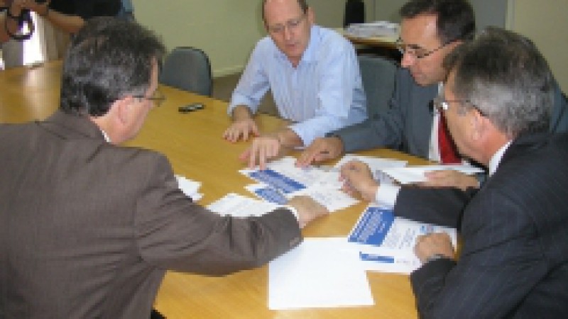 Com mais de 15 mil m² em obras de infraestrutura urbana dá para a cidade começar bem o ano de 2012! A manifestação partiu do secretário de Obras Públicas, Irrigação e Desenvolvimento Urbano, Luis Carlos Busato, na tarde desta quinta-feira (28), após
