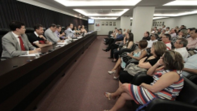 O secretário do Trabalho e do Desenvolvimento Social, Luís Augusto Lara, reuniu-se na tarde da quinta-feira (22) com os delegados Regionais do Trabalho, Agentes de Desenvolvimento Social (ADS) e técnicas do Departamento de Assistência Social (DAS) da