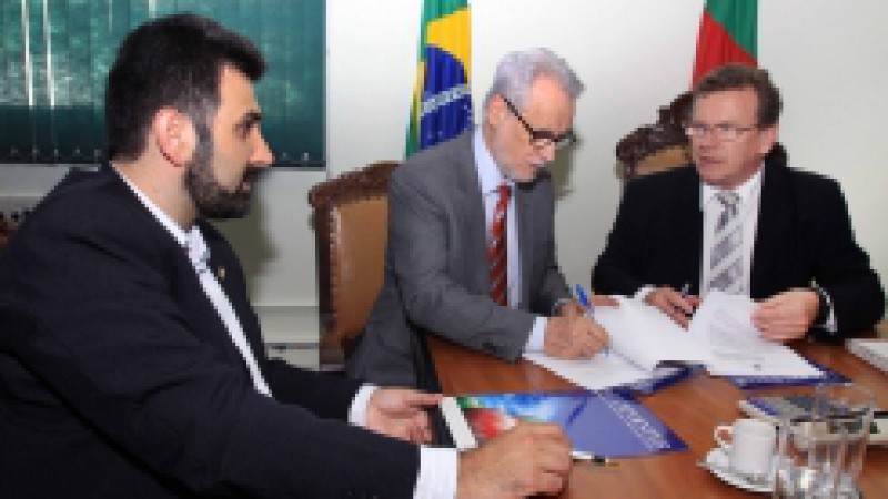 O secretário da Agricultura, Pecuária e Agronegócio, Luiz Fernando Mainardi, recebeu na tarde desta segunda-feira (19), em seu gabinete, o secretário nacional de Educação Profissional e Tecnológica do Ministério da Educação, Eliezer Pacheco, para