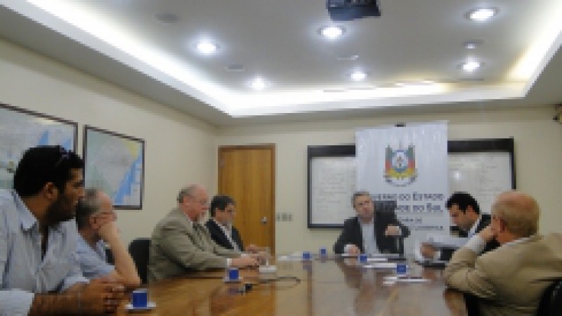 O secretário em exercício de Infraestrutura e Logística do RS, Claudemir Bragagnolo, recebeu na tarde desta terça-feira (6) representantes de entidades do setor hidroviário do Estado. Bragagnolo atualizou o empresariado a respeito dos projetos do Governo