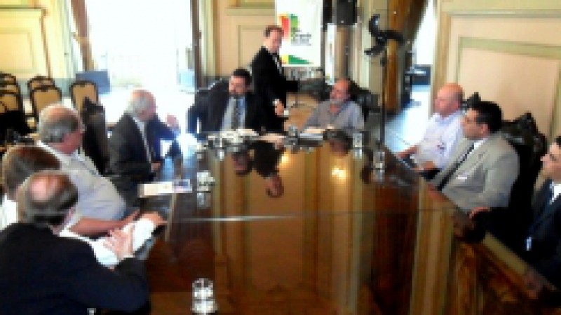 O diretor de Inclus&atilde;o Digital da Secom, Gerson Barrey, recebeu, na tarde desta quinta-feira (01&ordm;), no sal&atilde;o Alberto Pasqualini do Pal&aacute;cio Piratini, o presidente da Associa&ccedil;&atilde;o Brasileira de Teletrabalho e Teleatividades (Sobratt), Alvaro Augusto de Mello,