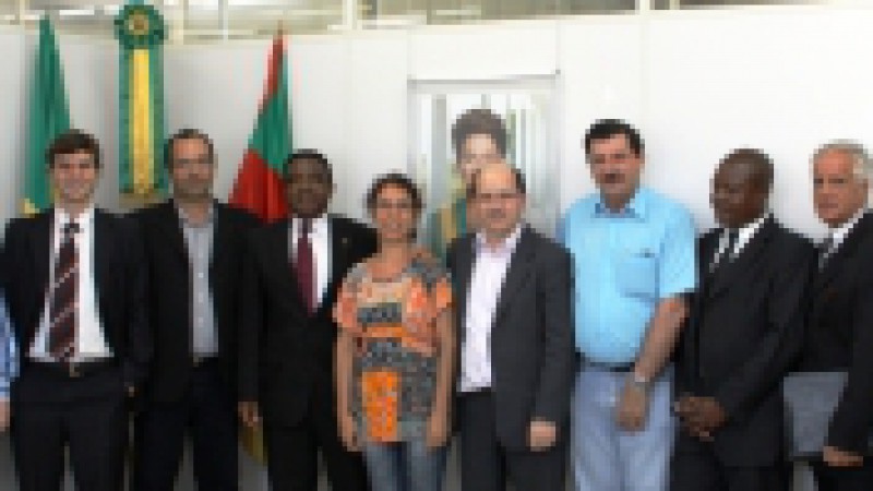 A Secretaria de Desenvolvimento Rural, Pesca e Cooperativismo (SDR) recebeu, nesta ter&ccedil;a-feira (22), a visita dos embaixadores do&nbsp;Malawi, Francis Moto e Bem Mbwana. Desde o come&ccedil;o da semana, eles cumprem agenda no Rio Grande do Sul, onde procuram apoio e