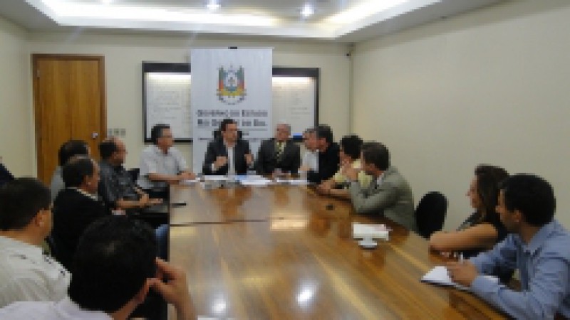 O secret&aacute;rio de Infraestrutura e Log&iacute;stica, Beto Albuquerque, determinou ao Departamento Aut&ocirc;nomo de Estradas de Rodagem (Daer), na tarde desta segunda-feira (21), a retomada do projeto final de engenharia da ponte sobre o rio Jacu&iacute;, na RSC-470, que