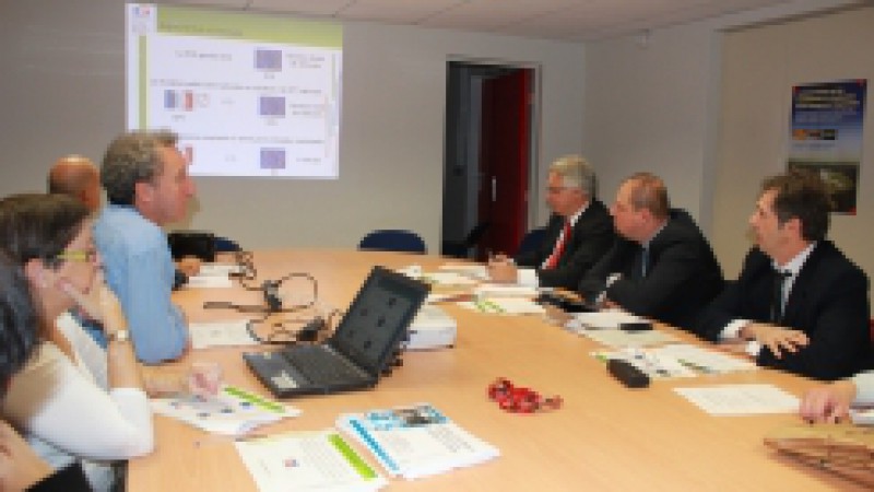 A comitiva liderada pelo vice-governador Beto Grill encerra nesta quarta-feira (16), na Fran&ccedil;a, a miss&atilde;o ga&uacute;cha pela Europa. Em Paris, o grupo visita um centro t&eacute;cnico de ve&iacute;culos. Antes, na Alemanha, eles conheceram projetos de energias renov&aacute;veis e