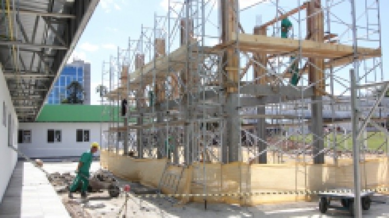 O Centro Estadual de Vigilância em Saúde esteve na obra da Unidade de Pronto Atendimento (UPA), da Zona Norte de Porto Alegre, na tarde desta terça-feira (1º). Localizada na avenida Assis Brasil (em frente ao Terminal Triângulo), a construção está em sua