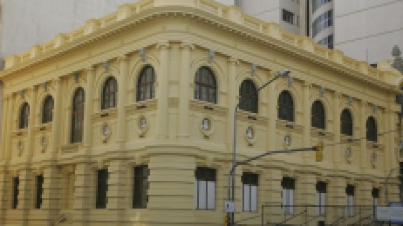 Em comemoração aos 140 anos, a Biblioteca Pública do Estado realiza exposição e painel com importantes nomes ligados a sua história. O painel será realizado neste sábado (29), às 18h, na sala oeste do Santander Cultural. Estarão em foco a história da