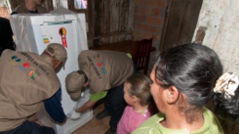 O Governo do Estado, por meio da Companhia Estadual de Energia Elétrica - CEEE, inicia nesta terça-feira (25) em Viamão, na Região Metropolitana, a substituição de 891 geladeiras de Clientes enquadrados na tarifa social de energia elétrica, por novos