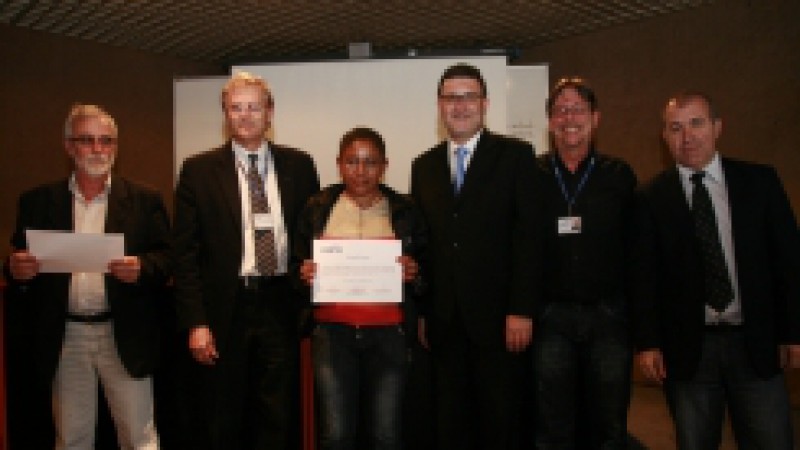 As alunas da primeira turma do projeto de Inclus&atilde;o Digital, promovido pelo Programa de Responsabilidade Social (Progresso) da Funda&ccedil;&atilde;o de Ci&ecirc;ncia e Tecnologia - Cientec, receberam na tarde de quarta-feira (5), os certificados de conclus&atilde;o de treinamento.