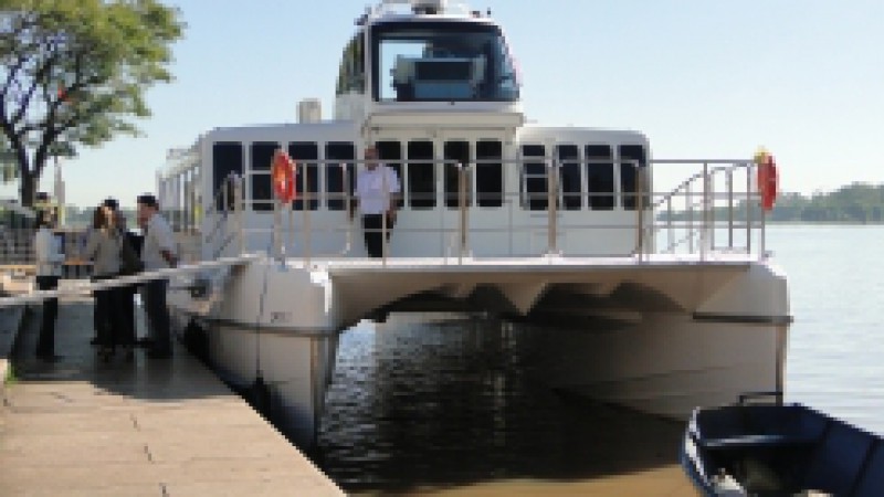 A primeira viagem do barco que fará a travessia Porto Alegre/Guaíba acontece no próximo dia 27 de outubro. O anúncio foi feito nesta quarta-feira (05) pelo secretário de Obras Públicas, Irrigação e Desenvolvimento Urbano, Luiz Carlos Busato. O novo modal