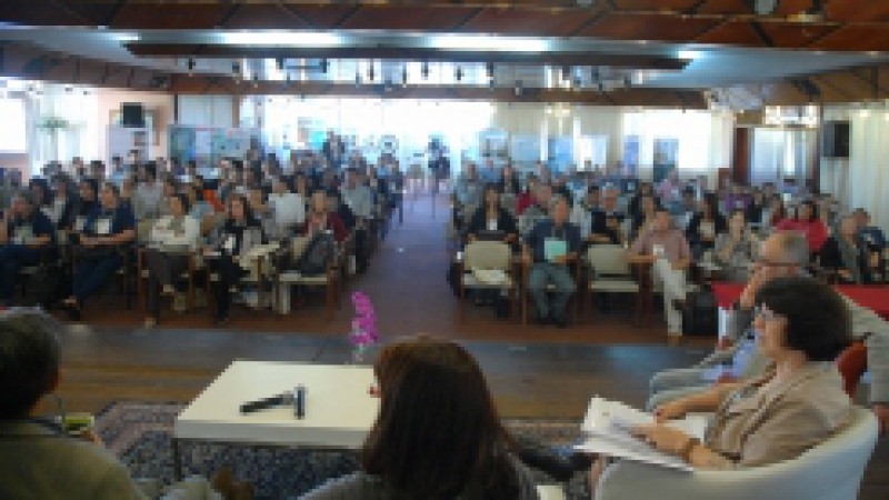 O segundo dia do 1º Encontro Formativo Integrado de Educação Ambiental para a Gestão de Águas, que acontece no DallOnder Grande Hotel, em Bento Gonçalves, na Serra gaúcha até amanhã (5), contou com a atividade Roda de Chimarrão - Reflexões Hidropoéticas