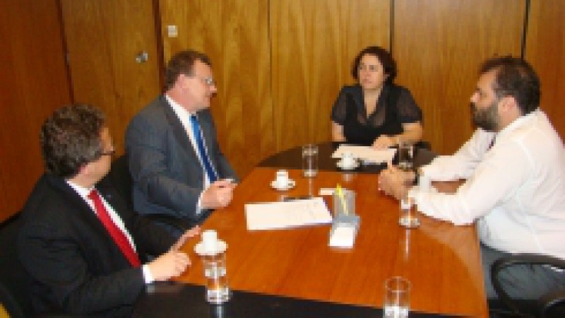 O município de Candelária, localizado na região Centro Serra, quer implantar uma Central Regional de Distribuição de Alimentos. O projeto, elaborado pela Prefeitura Municipal e entregue ao secretário da Agricultura, Pecuária e Agronegócio, Luiz Fernando