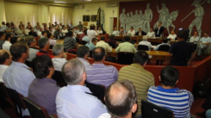 O secretário de Infraestrutura e Logística do RS, Beto Albuquerque, participou de audiência pública com cerca de 180 lideranças da região do Alto Uruguai, nesse sábado (12), no município de Erechim. Além da pauta principal, que foram os acessos
