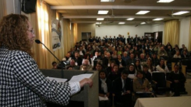 Representantes dos munic&iacute;pios das regi&otilde;es da Rota das Arauc&aacute;rias, Uva e Vinho, Campos de Cima da Serra, Hort&ecirc;nsias e Vale do Paranhana estiveram reunidos na Universidade de Caxias do Sul (UCS), na quarta-feira (14), para debater o turismo como