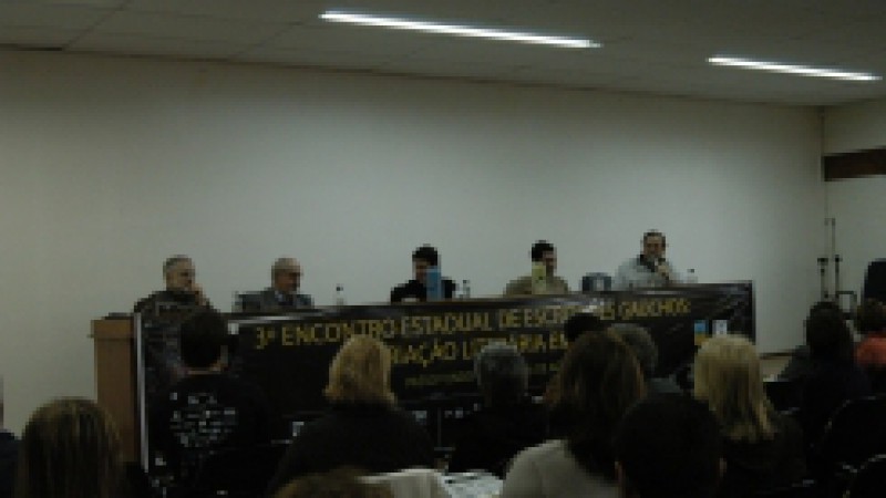 A criação literária em debate é o tema do 3º Encontro Estadual de escritores gaúchos dentro da programação da 14ª Jornada de Literatura de Passo Fundo. Na manhã dessa quinta-feira (25) foram debatidas as Oficinas Literárias - o que são, para que servem e