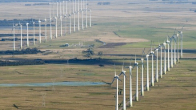 Cinco munic&iacute;pios ga&uacute;chos foram contemplados com novos projetos de energia e&oacute;lica nos leil&otilde;es de energia realizados nesta semana pela Ag&ecirc;ncia Nacional de Energia El&eacute;trica (Aneel): Santana do Livramento, Santa Vit&oacute;ria do Palmar, Chu&iacute;, Os&oacute;rio e Rio Grande.