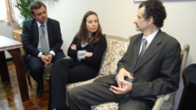 O secretário do Planejamento, Gestão e Participação Cidadã, João Motta, esteve nesta quinta-feira (18) no gabinete da deputada estadual Juliana Brizola, que será relatora do projeto de lei do Plano Plurianual (PPA) 2012-2015 na Assembleia Legislativa. A