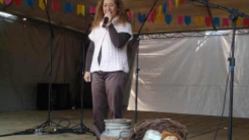 A secretária do Turismo, Abgail Pereira, participou no sábado (13) da abertura da 2ª Feira do Café, da Cuca e da Linguiça de Picada Café, na região das Hortências e município integrante da Rota Romântica. O evento ocorreu durante o final de semana e