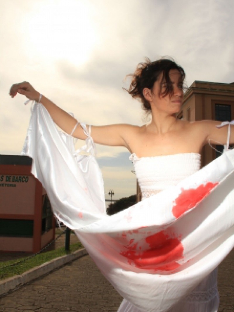 Man-Chá é a performance do grupo n.a.i.p.e. envolvendo conceitos das artes visuais, teatro, poesia e dança, que ocorre neste sábado (16), às 16h30min, na Travessa dos Cataventos da Casa de Cultura Mario Quintana (CCMQ). Concebido pela artista visual