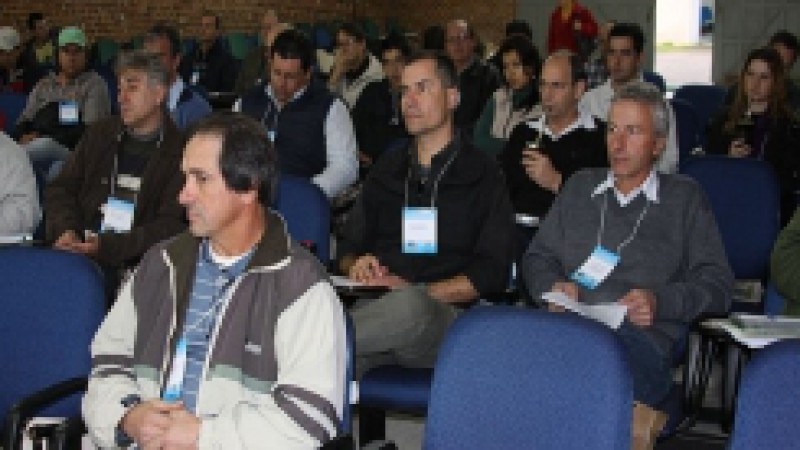O 7º Curso de Adequação Ambiental, que ocorreu nos dias 13 e 14 de julho, na Estação Experimental do Arroz (EEA), em Cachoeirinha, superou as expectativas com a participação de 70 pessoas. Promovido pelo Instituto Rio Grandense do Arroz (Irga), teve a