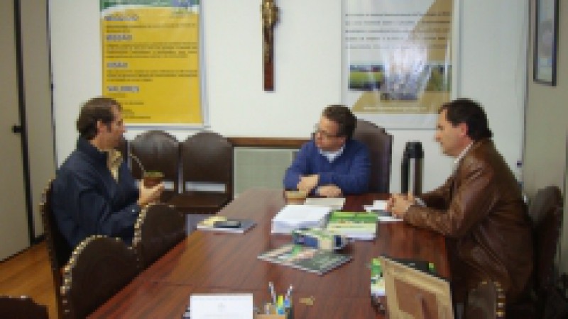 O presidente do Instituto Rio Grandense do Arroz (Irga), Claudio Pereira, recebeu, nessa terça-feira (07), na sede da autarquia o diretor de Política Agrícola da Companhia Nacional de Abastecimento (Conab), Sílvio Porto. O objetivo do encontro foi o