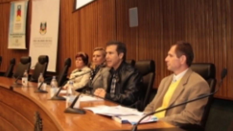 A necessidade de priorizar a&ccedil;&otilde;es que estimulem e garantam a proximidade das crian&ccedil;as e adolescentes acolhidos foi uma das diretrizes destacadas no Semin&aacute;rio Estadual sobre Conviv&ecirc;ncia Familiar e Comunit&aacute;ria, realizado pela Funda&ccedil;&atilde;o de Prote&ccedil;&atilde;o Especial