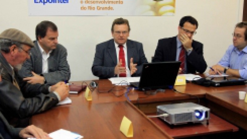 Na primeira reunião de 2011 da Câmara Setorial do Milho, que ocorreu na manhã desta terça-feira (24), na sede da Secretaria da Agricultura, Pecuária e Agronegócio (Seapa), sob a presidência do titular da pasta, Luiz Fernando Mainardi, a produção e a