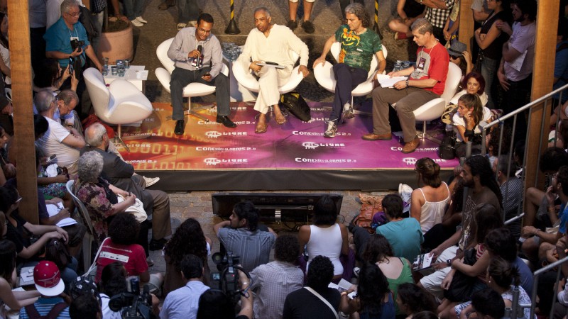 25.01.12: Conex&otilde;es Globais: Da Primavera &Aacute;rabe &agrave; internet na constru&ccedil;&atilde;o da Democracia 2.0 com Ant&ocirc;nio Martins, Marcelo Branco, Gilberto Gil e Vinicius Wu.