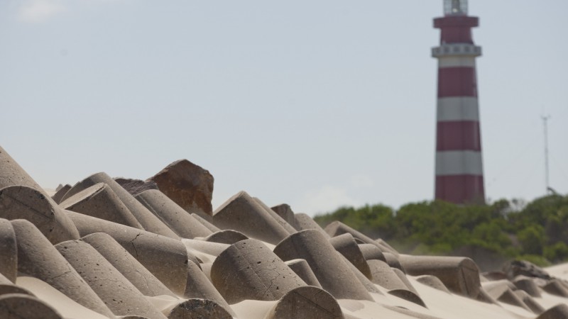 14.02.12: Molhes e Farol da Barra do Chuí, na fronteira do território brasileiro com o Uruguai.